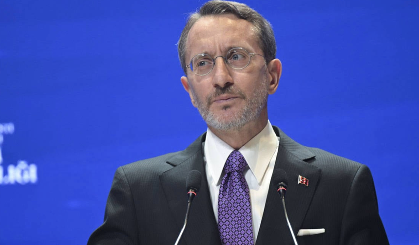 Fahrettin Altun Türkiye İnsan Hakları ve Eşitlik Kurumu'nda bayrağı teslim aldı