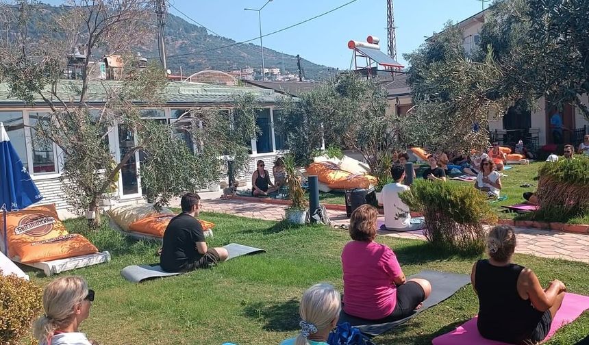 Küçükkuyu’da eklem yogası etkinliği büyük ilgi gördü