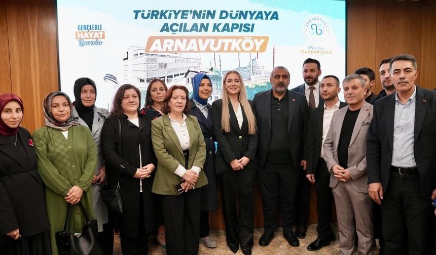 Arnavutköy’de CHP’li iki meclis üyesi AKP’ye katılıyor