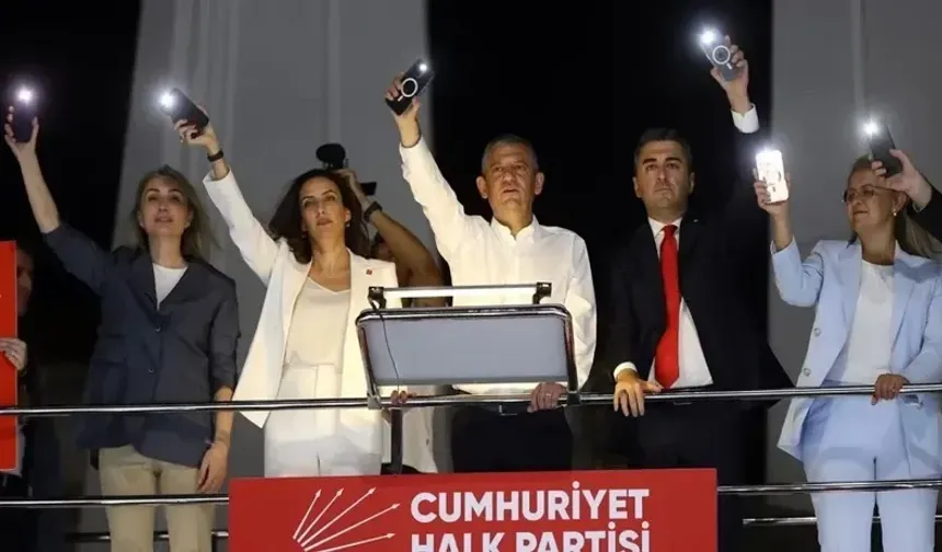 DEVA’dan ayrılan iki milletvekili CHP saflarına katıldı