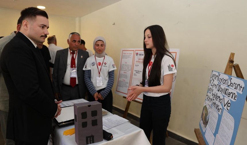 Gökçeada’da bilim şöleni! Kaymakam Acar’dan gençlere tam destek