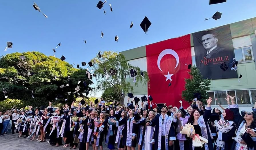 ÇOMÜ Bayramiç MYO Mezuniyet Töreninde Coşkulu Anlar