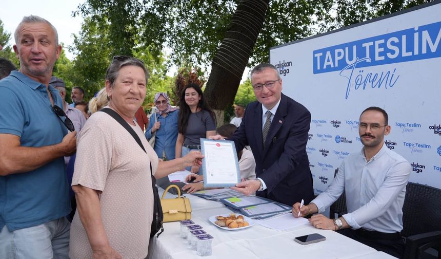 Biga'da yıllardır beklenen imar sorunu çözüldü, Tapular hak sahiplerine teslim edildi