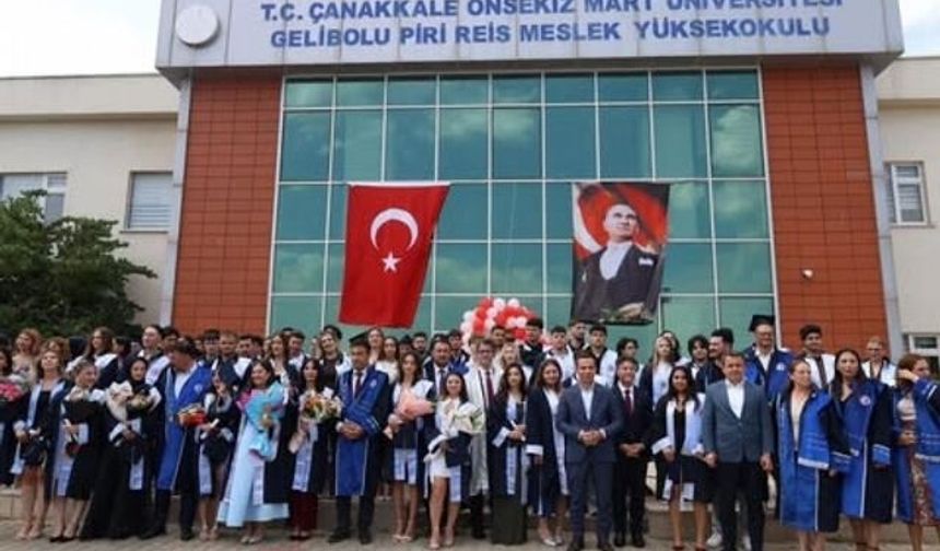 Gelibolu Piri Reis Meslek Yüksekokulu’nda mezuniyet coşkusu