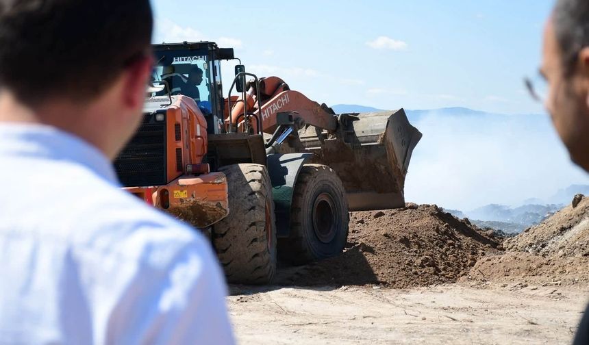 Kaymakam Kayabaşı Biga'da Çöp Toplama Alanında Çıkan Yangını inceledi