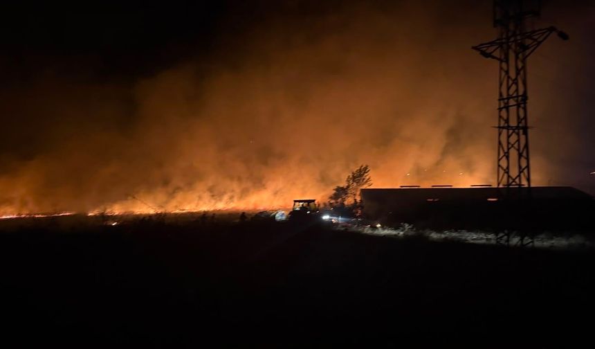 Çanakkale’de otluk alanda çıkan yangın söndürüldü