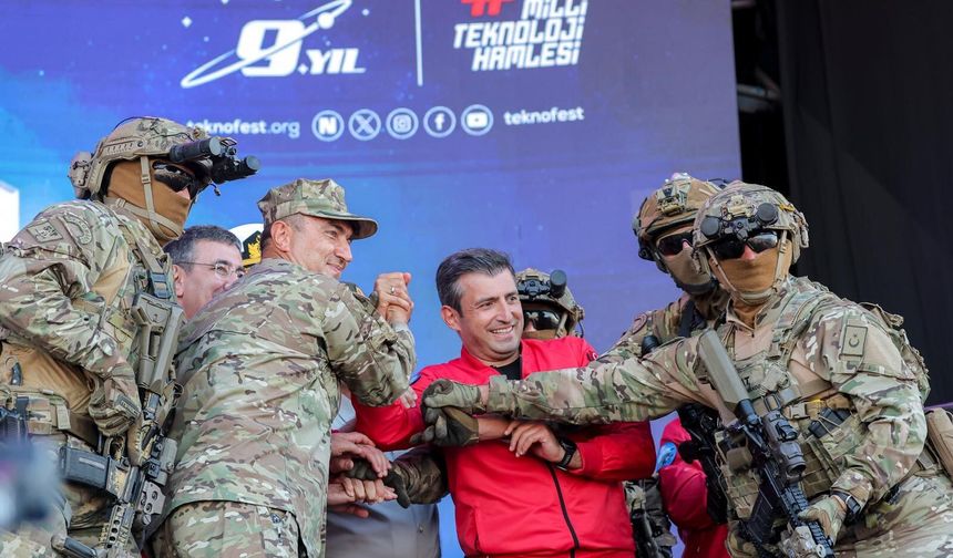 Selçuk Bayraktar: "Mavi Vatan'da sergilediğimiz bu varlık, teknoloji başarısından da öte adaletsizliğe ve dayatmalara ka