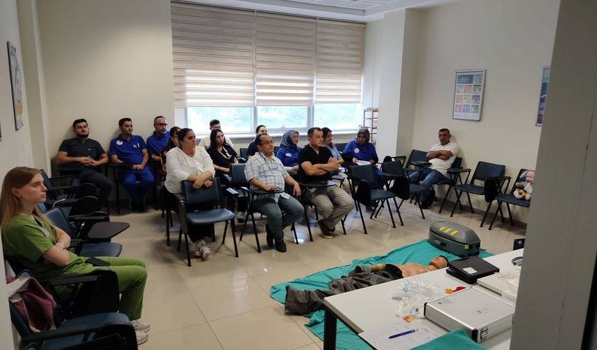 Yenice Devlet Hastanesi’nde Sağlık Çalışanlarına Hayat Kurtaran CPR Eğitimi