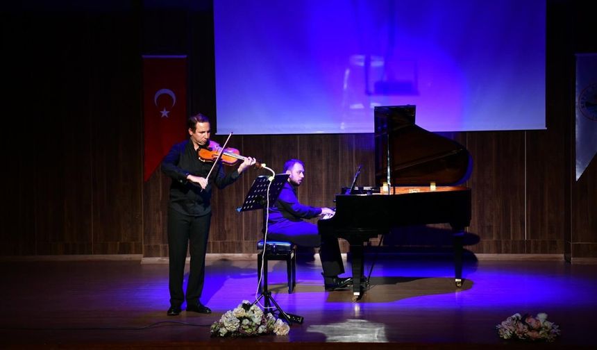 Kepez’de kültür sanat sezonu keman ve piyano resitaliyle açıldı