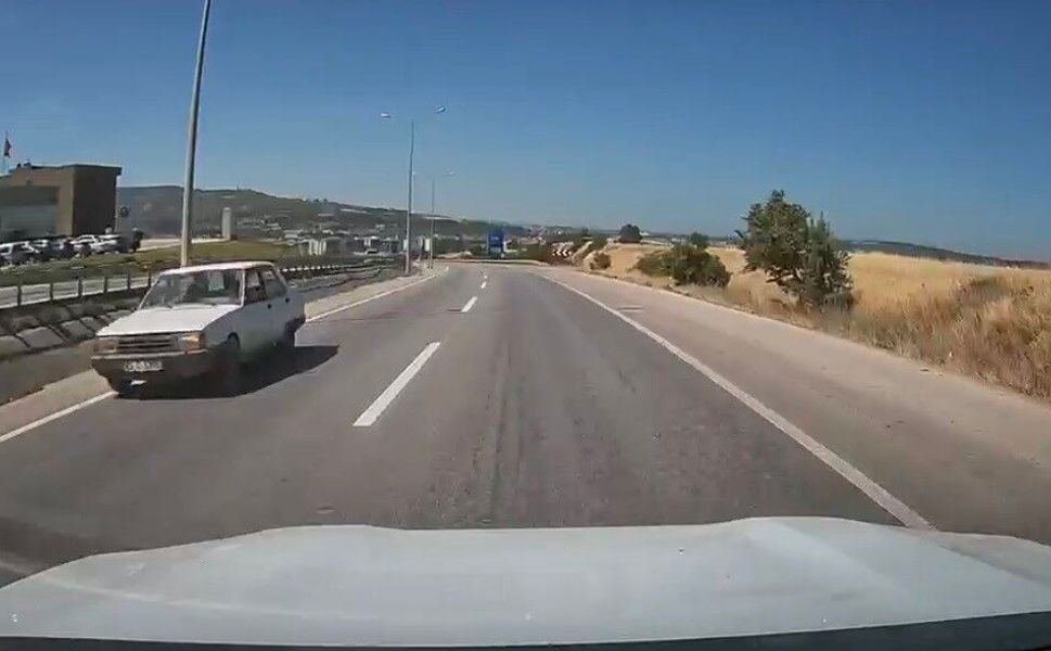Çanakkale Organize Sanayi Çıkışında Ters Yönde Tehlikeli Sürüş