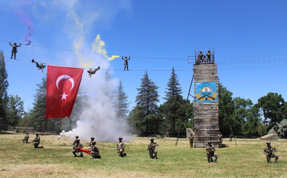 Türk Kara Kuvvetleri’nin kuruluşunun 2235'inci yıldönümü gösterileri nefes kesti