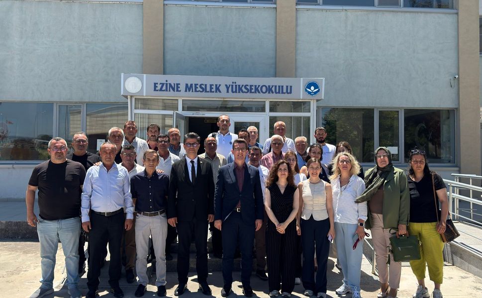 Kampüs Köy Projesi Ezine’de Muhtarlarla Masaya Yatırıldı