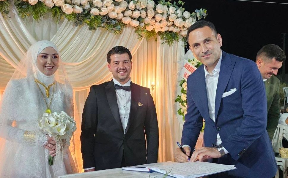 Emir ile Nurgül’ün mutlu günü; Nikâh şahitliğini Naim Makas yaptı