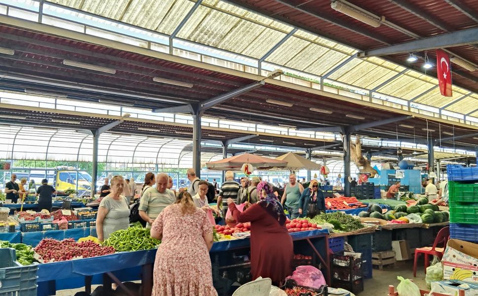 Yaz Tezgâhlara İndi, Fiyatlar Dikkat Çekti: Kiraz 200, Börülce 300 TL