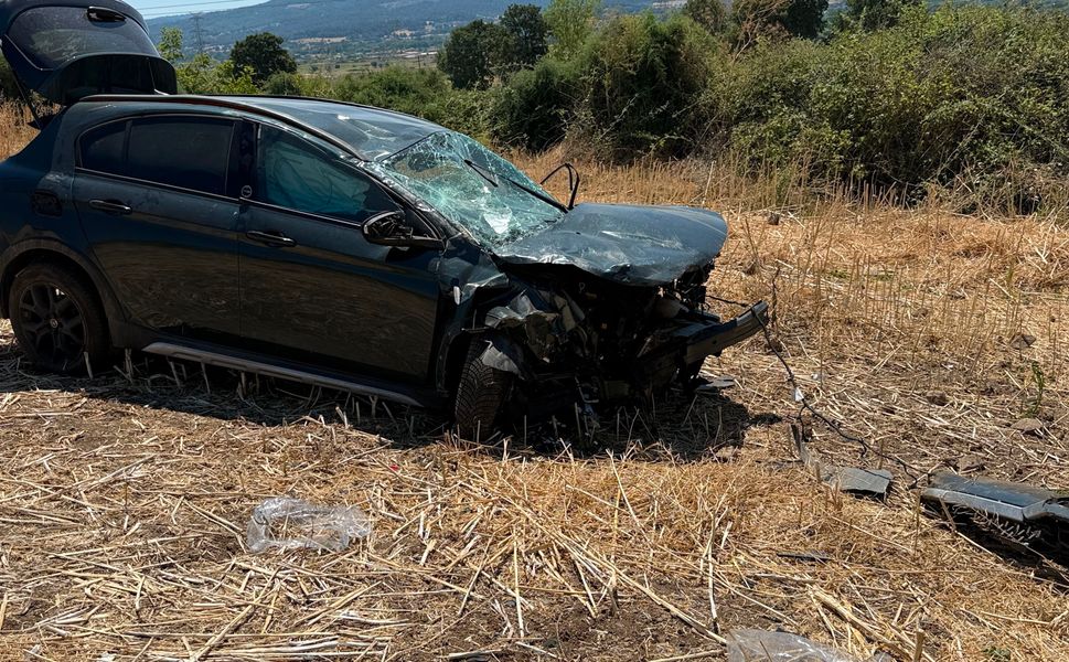 Çan'da otomobil tarlaya uçtu: 2 yaralı