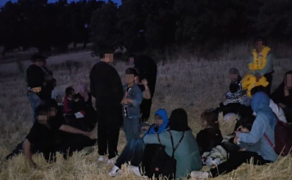 MORAD tespit etti, Sahil Güvenlik yakaladı: Ezine'de 32 kaçak göçmen
