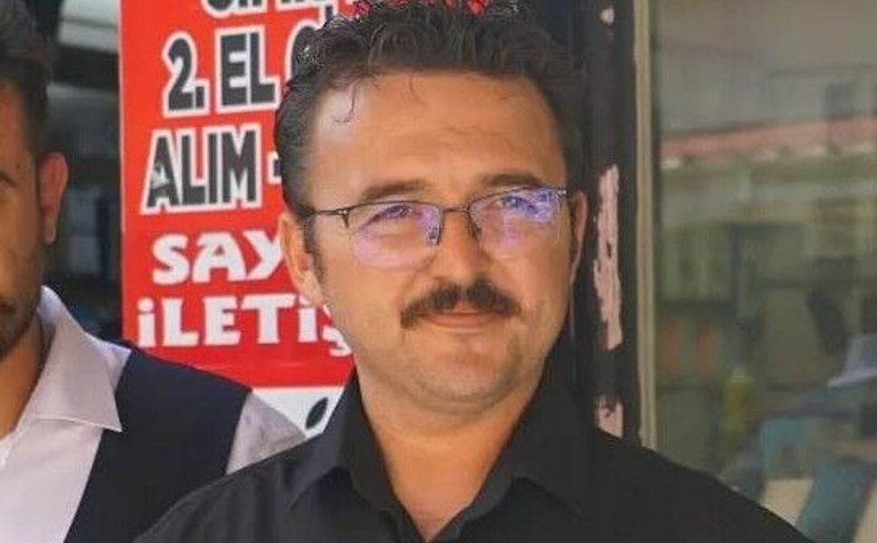 Aziz Albayrak’tan Ezine Belediyesi’ne sert tepki; "Vergi toplarken belediye, hizmete gelince İl Özel İdaresi!"
