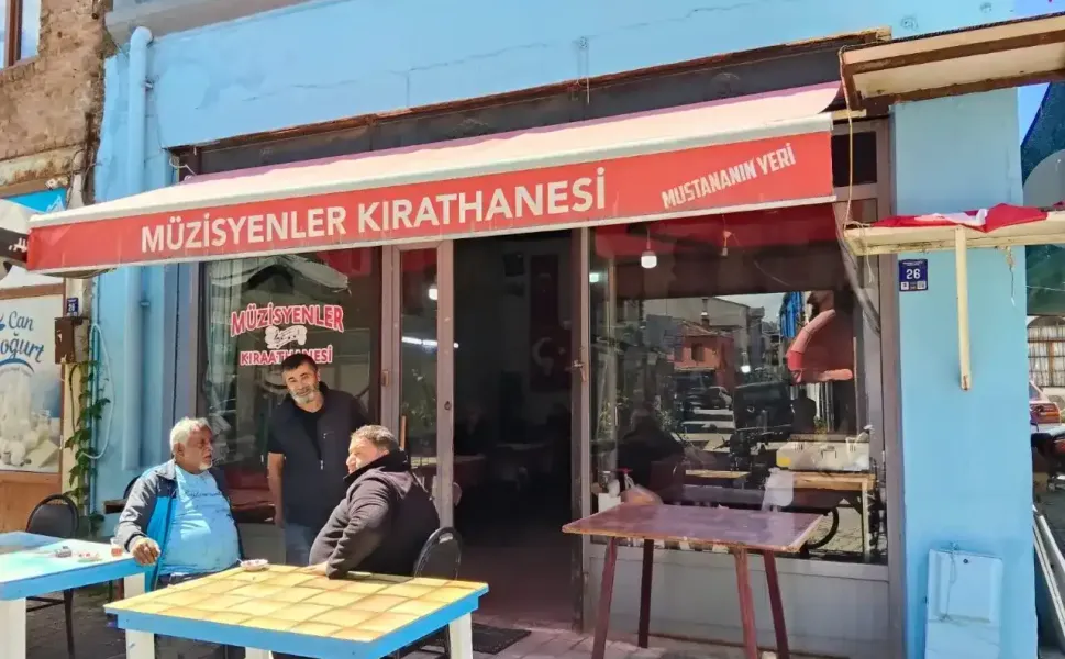 Çanakkale'de Müzisyen Arayanın İlk Durağı