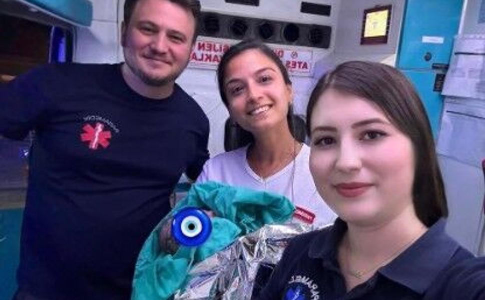 Çanakkale'de ambulansta mucize doğum! Sağlık ekipleri bebeği hayata kavuşturdu