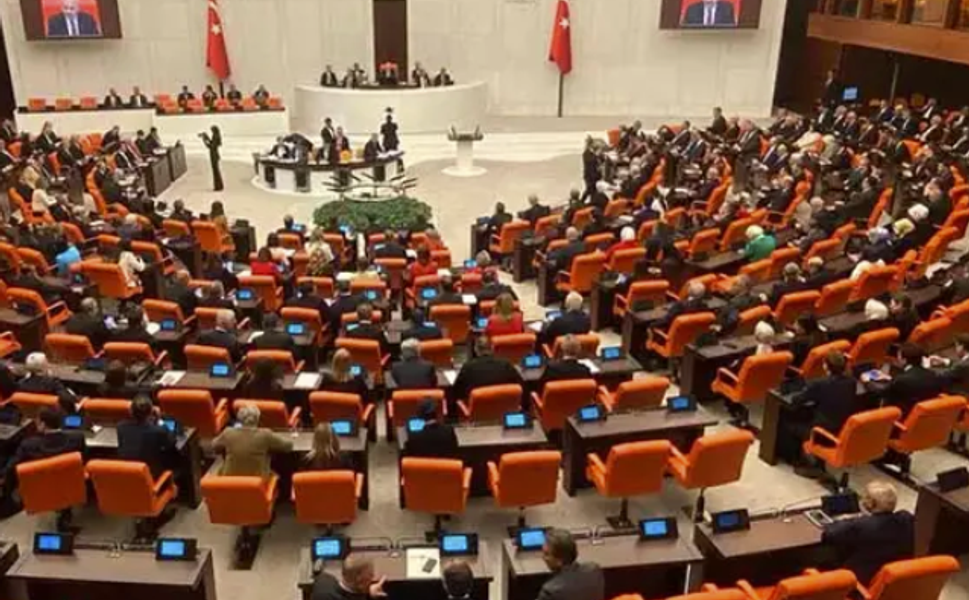 TBMM Adalet Komisyonu "çocuk suçlu" fiiline ilişikin teklifi görüşmek için toplandı