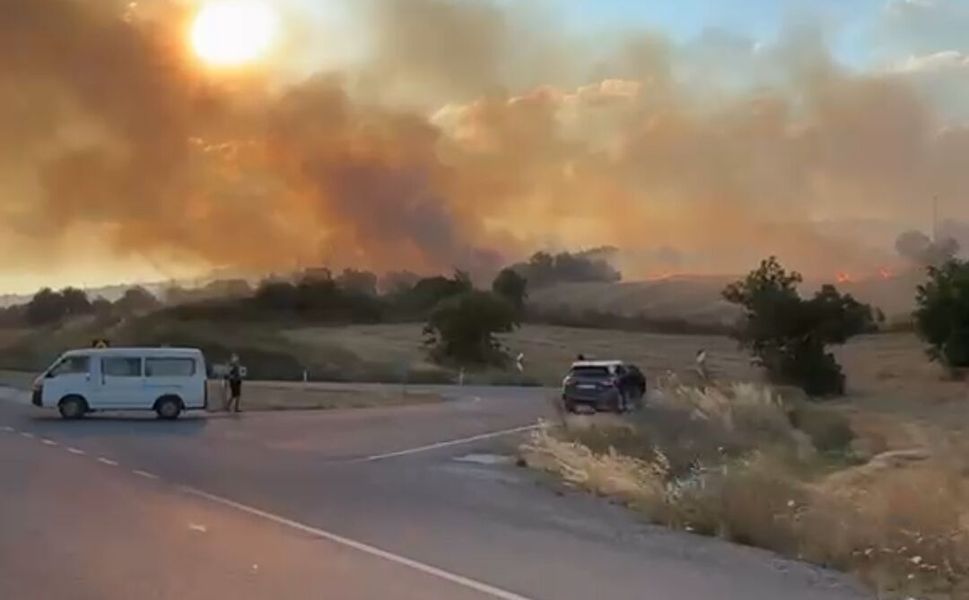 Eceabat'ta Korkutan Yangın: Trafo Patladı, Alevler Anızlara Sıçradı