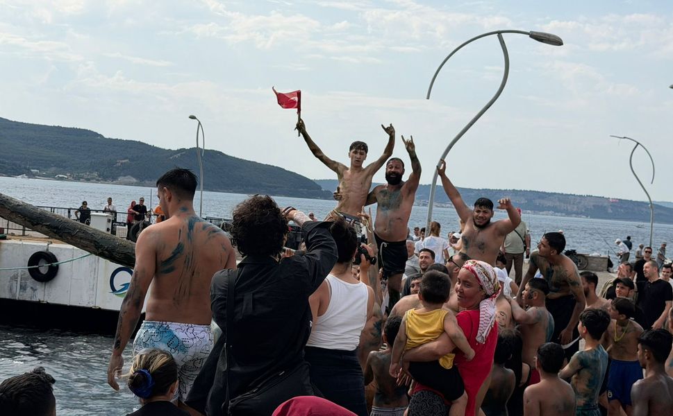 Çanakkale'de Kabotaj Bayramı Coşkusu Boğazdan Kordona Taştı