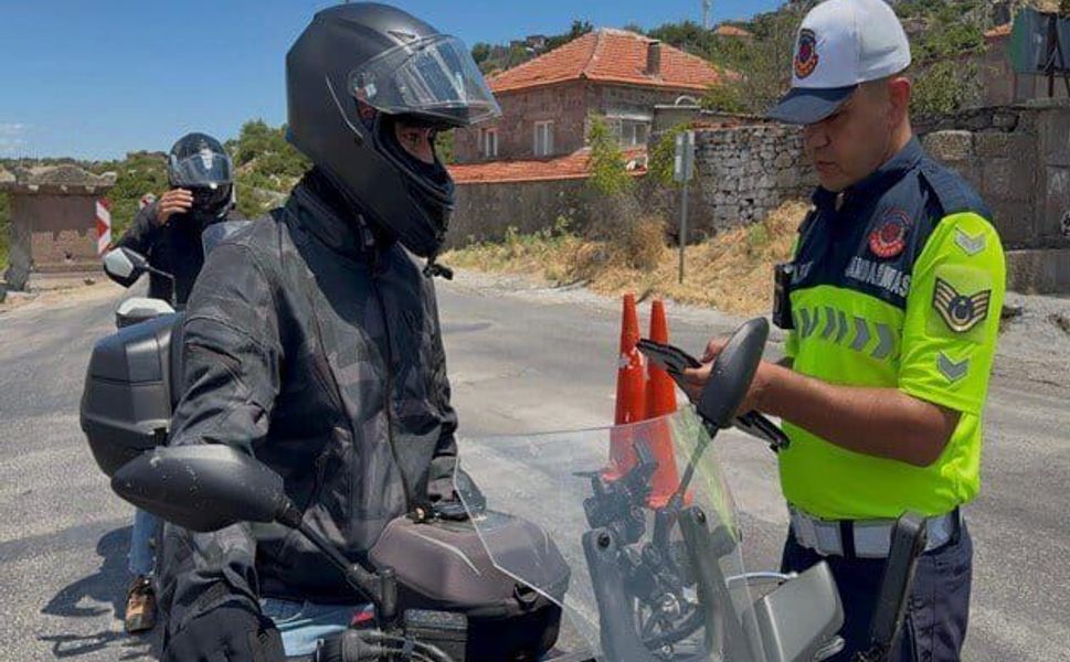 Çanakkale'de Motosiklet Denetimi: 2 Bin 298 Kişi ve Araç Sorgulandı