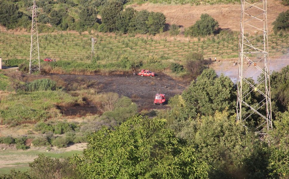 Çanakkale’de tarım arazisinde çıkan yangın kısa sürede kontrol altına alındı