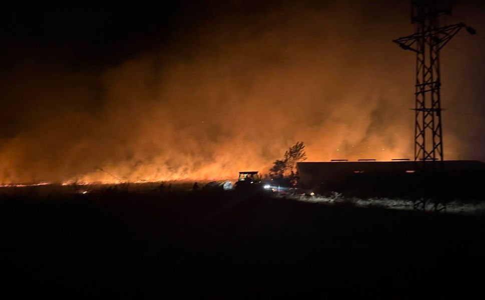 Çanakkale’de otluk alanda çıkan yangın söndürüldü