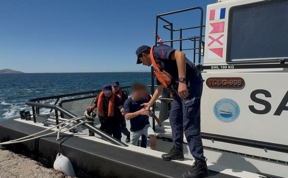 Bozcaada Açıklarında Gemide Rahatsızlanan Personel Tahliye Edildi