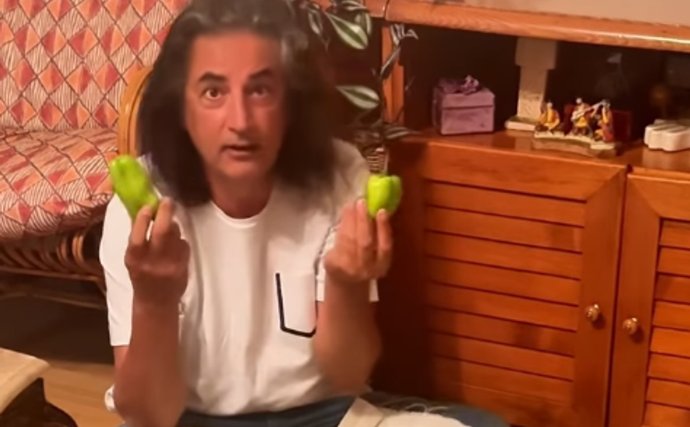 Şarkıcı Çelik, Çanakkale’deki çocukluk anılarını anlattı: “Annemin kış hazırlıkları”