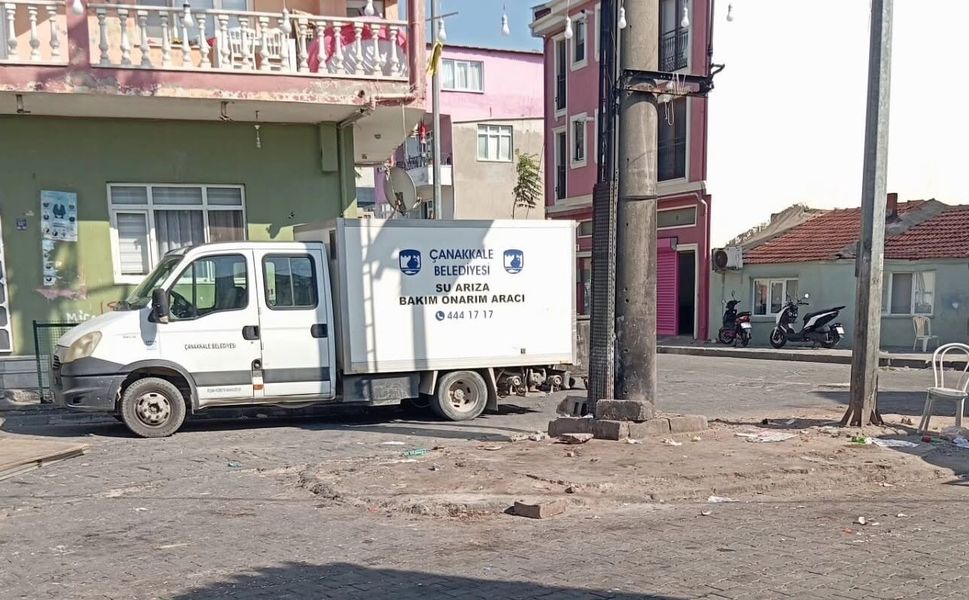 Muhtaroğlu’ndan Fevzipaşa’ya Çöp Tepkisi: “25 Yıldır Beceremedim”