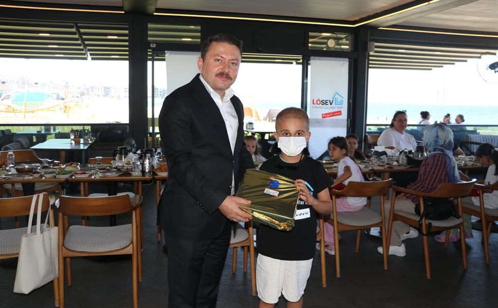 Lapseki’de lösemiyle mücadele eden çocuklar için umut dolu buluşma
