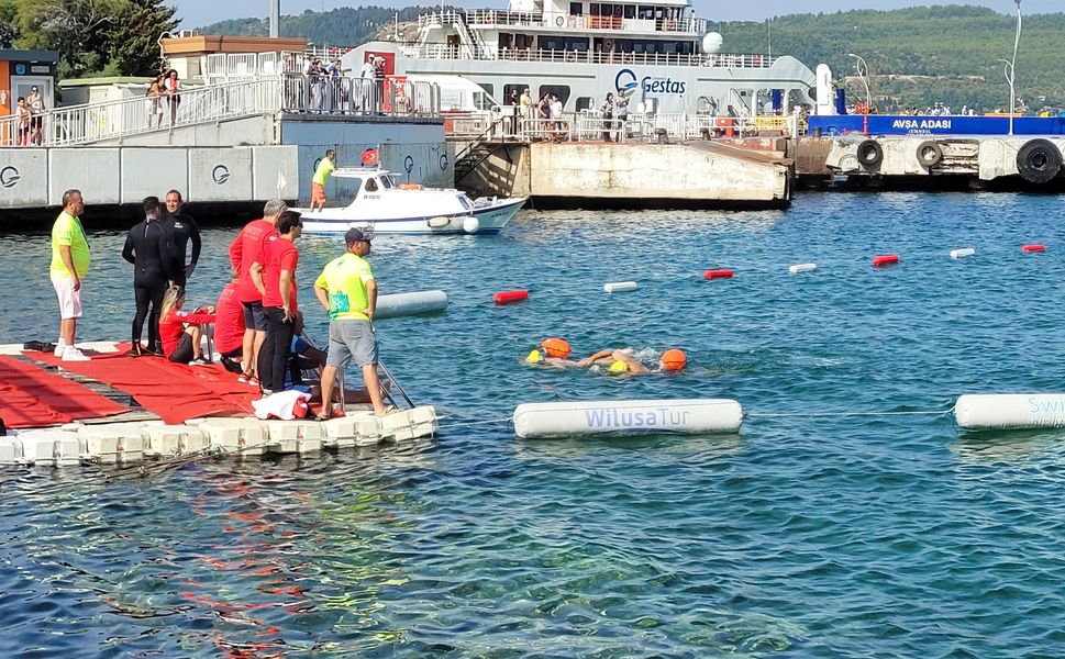39. Çanakkale Boğazı Yüzme Yarışı’nda kıyıya ilk ulaşan isimler belli oldu