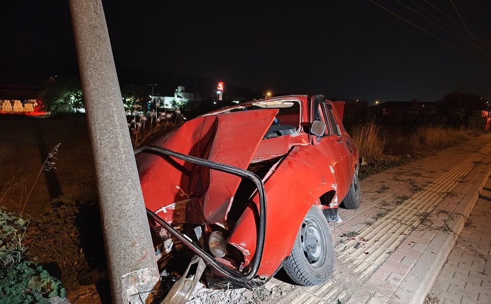 Çanakkale'de yolun karşısına geçmeye çalışan aileye otomobil çarptı: 5 yaşındaki Masal hayatını kaybetti