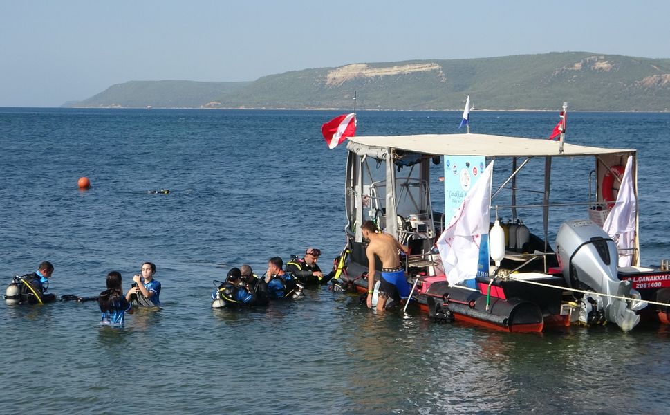 Çanakkale'de gençler, tarih için daldı!