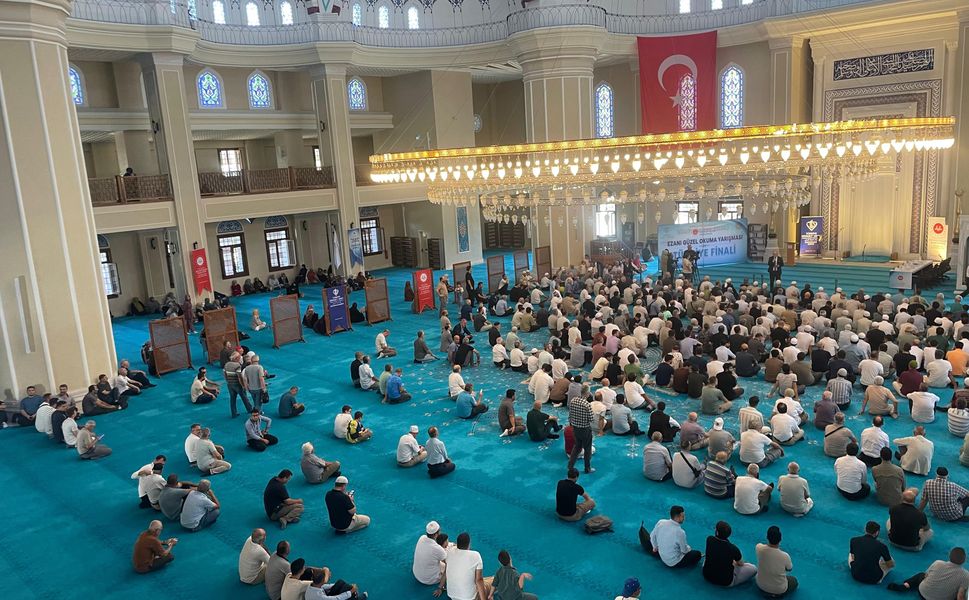 Ezanın Sesi Çanakkale’de Yankılandı: Türkiye Finalinde 10 Hafız ve Müezzin Yarıştı