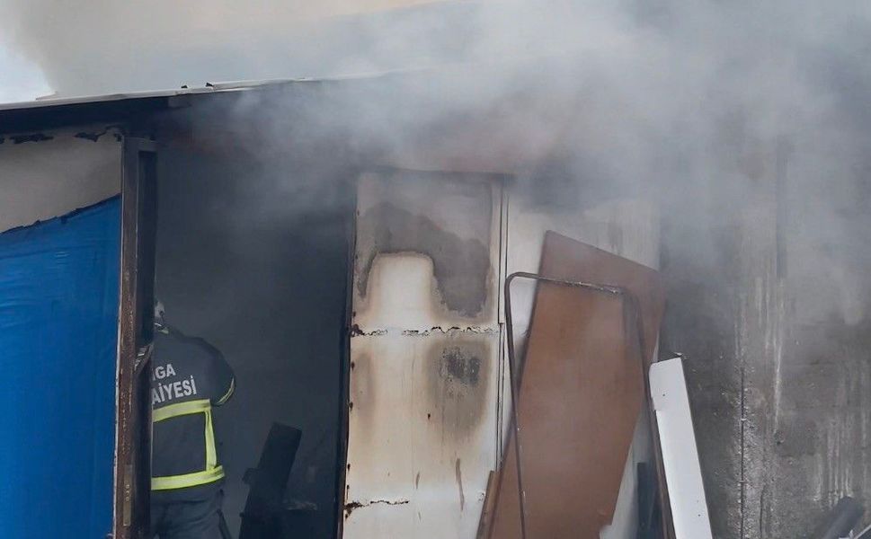 Biga’da sanayi sitesindeki marangoz atölyesinde çıkan yangın korkuttu