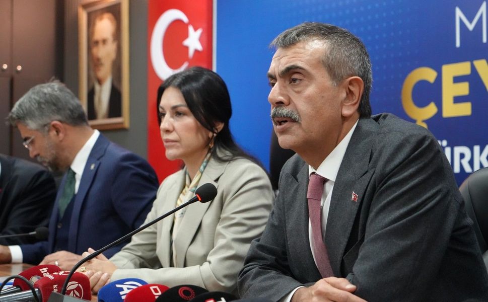 Bakan Tekin: "Sahtekarlara, hırsızlara sahip çıkan bir muhalefetle karşı karşıyayız"