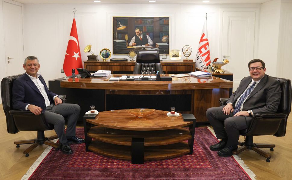 Muharrem Erkek’ten Özgür Özel’e Ziyaret: “İktidara Yürüyoruz”