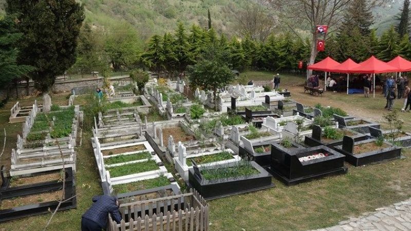 <p>Volkan Konak’ın akrabası Güzide Uzun, vasiyetinin yerine getirildiğini belirtti ve şunları söyledi:</p>
<blockquote>
<p>"Volkan bizim canımız, ciğerimiz, akrabamızdı. Türkiye için çok büyük bir kayıp. Ülkesini çok seven bir vatanseverdi. İnsanlar arasında ayrım yapmazdı. Her zaman bu ceviz ağacını söylüyordu. O vasiyet yerine gelmiş durumda."</p>
</blockquote>