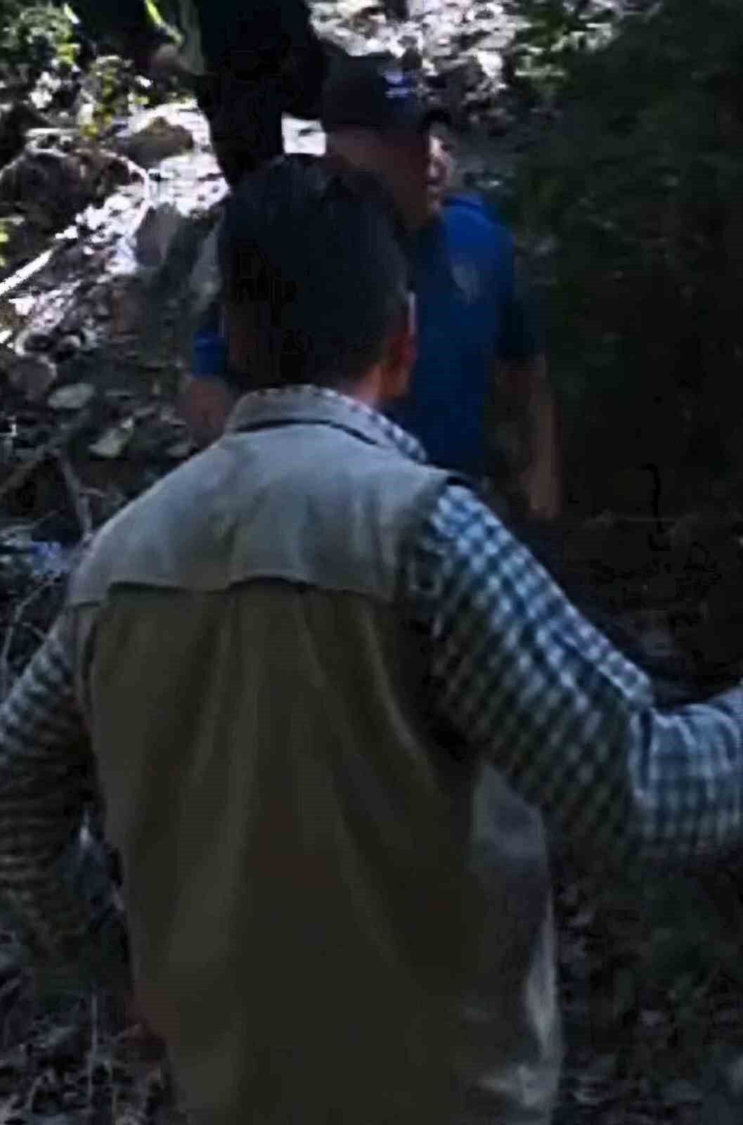Boz Ayi Avlayan Iki Kisi Fotokapana Takildi