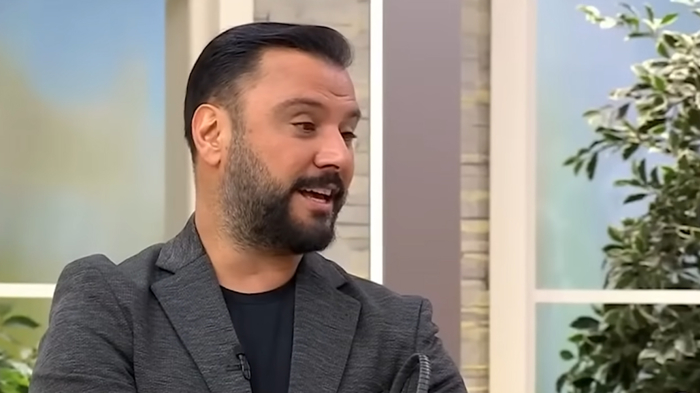 Bu paylaşımla eleştirilere yanıt veren ünlü sunucu, yayında Ulu Önder’i andıklarını hatırlattı.