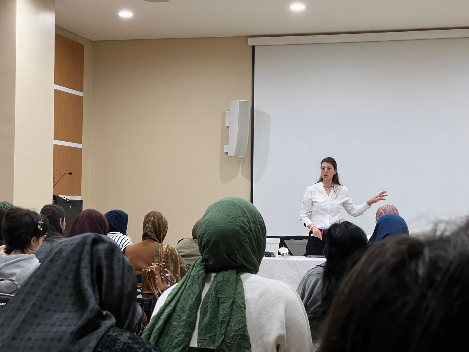 Gençliğe Değer Hatime Ana Camii