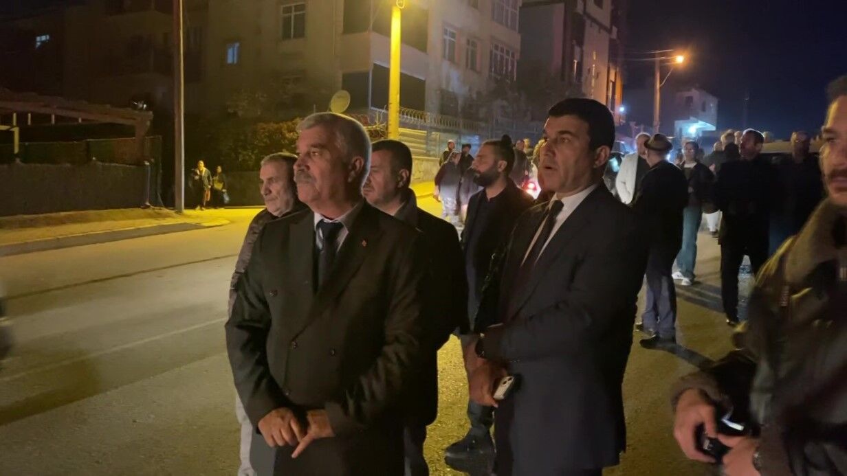 Kocaelide Elektrik Panosu Patladi Vali Yardimcisi Ve Kaymakam Apar Topar Tahliye Edildi