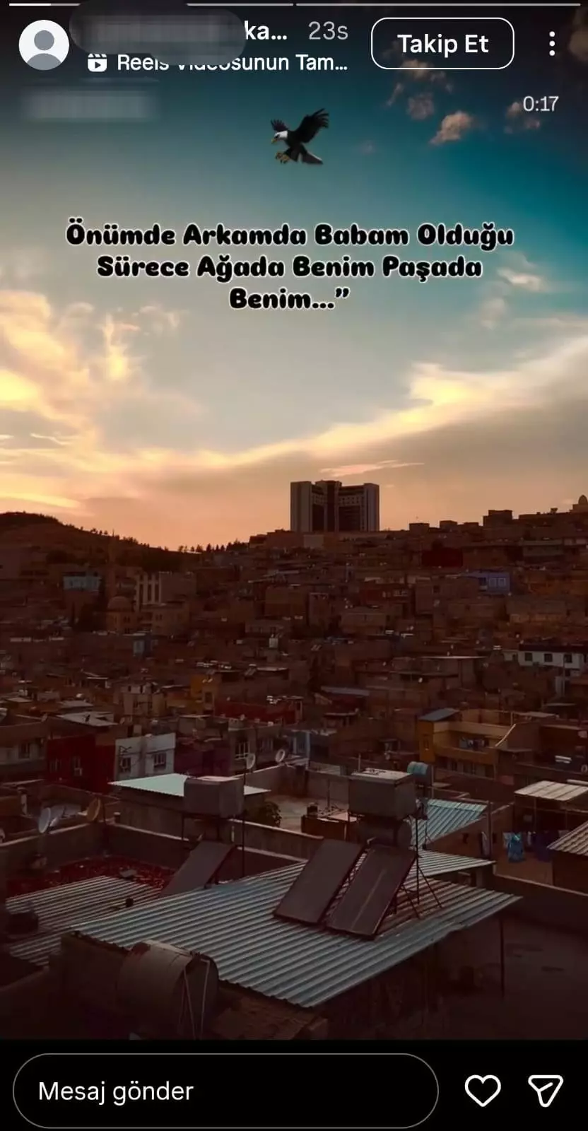 Saldırıdan önceki paylaşım dikkat çekti Öte yandan, M.K.’nın olaydan bir gün önce sosyal medya hesabında yaptığı paylaşım ortaya çıktı. Öğrencinin, "Önümde arkamda babam olduğu sürece ağa da benim, paşa da benim." ifadelerinin yer aldığı hikâyesi kamuoyunda tepki çekti. 