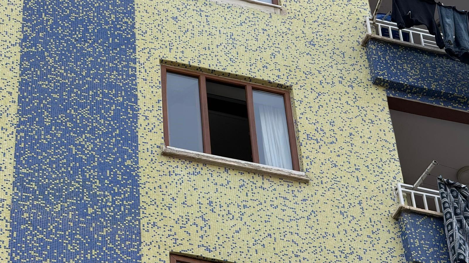 Sinir Krizi Geçiren Anne 2 Aylık Bebeğini 4. Kattan Attı (3)