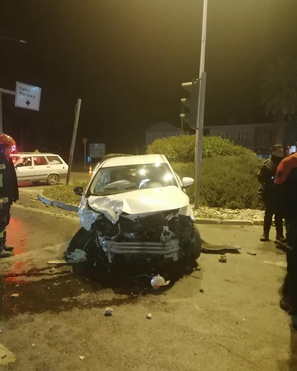 Tır Ile Otomobil Çarpıştı (2)