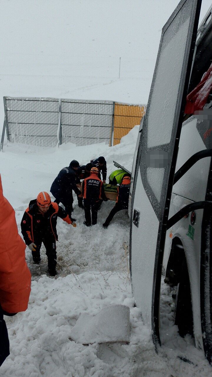 Cenazeye Giderken Ölümden Döndüler 22 Yaralı (2)