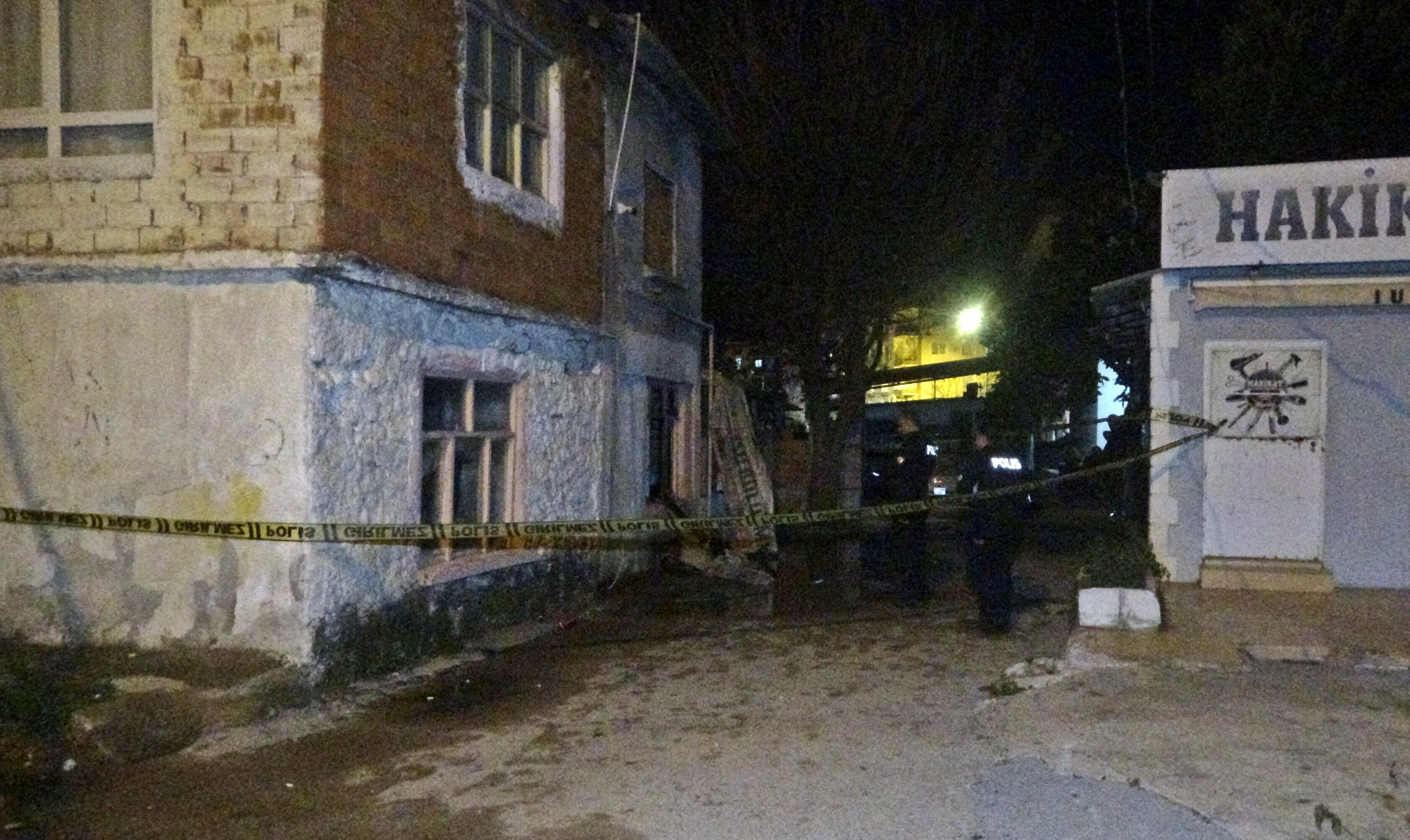 Gecekonduda Yangın Faciası 1 Ölü, 1 Yaralı (2)